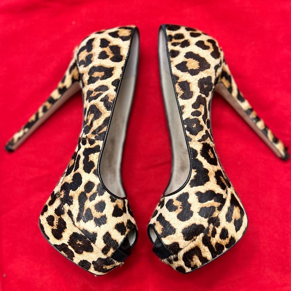 - Michael Kors Milan peep toe heels in leopard print - Picture 8 of 13